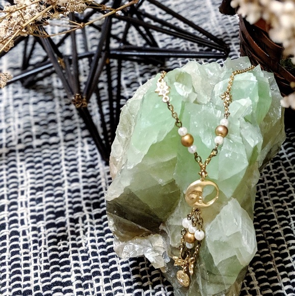 Vintage | Golden Crescent Moon Necklace - Picture 3 of 7